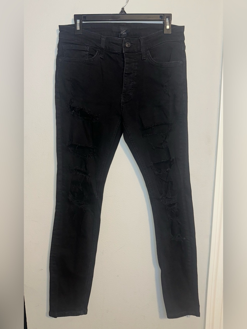 Forever 21  Black Distressed Skinny Jeans